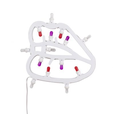 Weiße Hotlight Lips LED Leuchte von Seletti mit roten und lila Leuchtmitteln. Design Lampe.